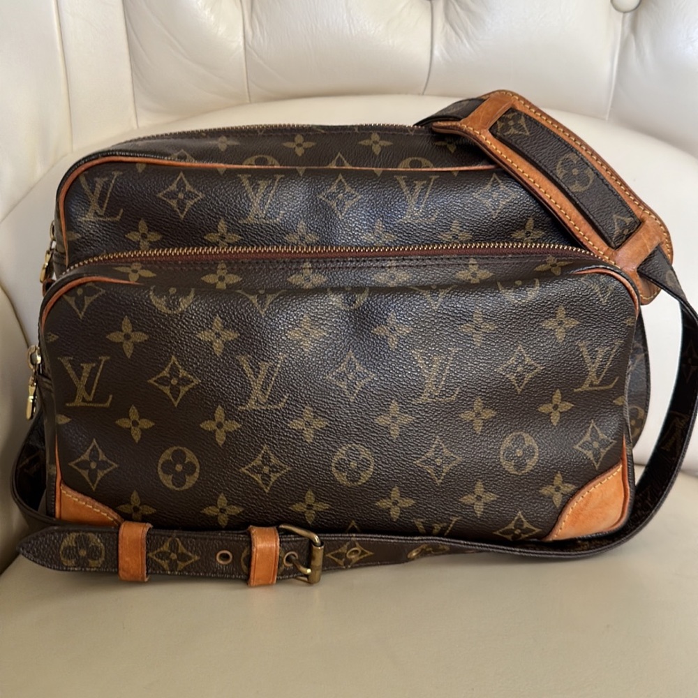 LV Crossbody Nile  Monogram AR1006 11”x 8”x 5”.